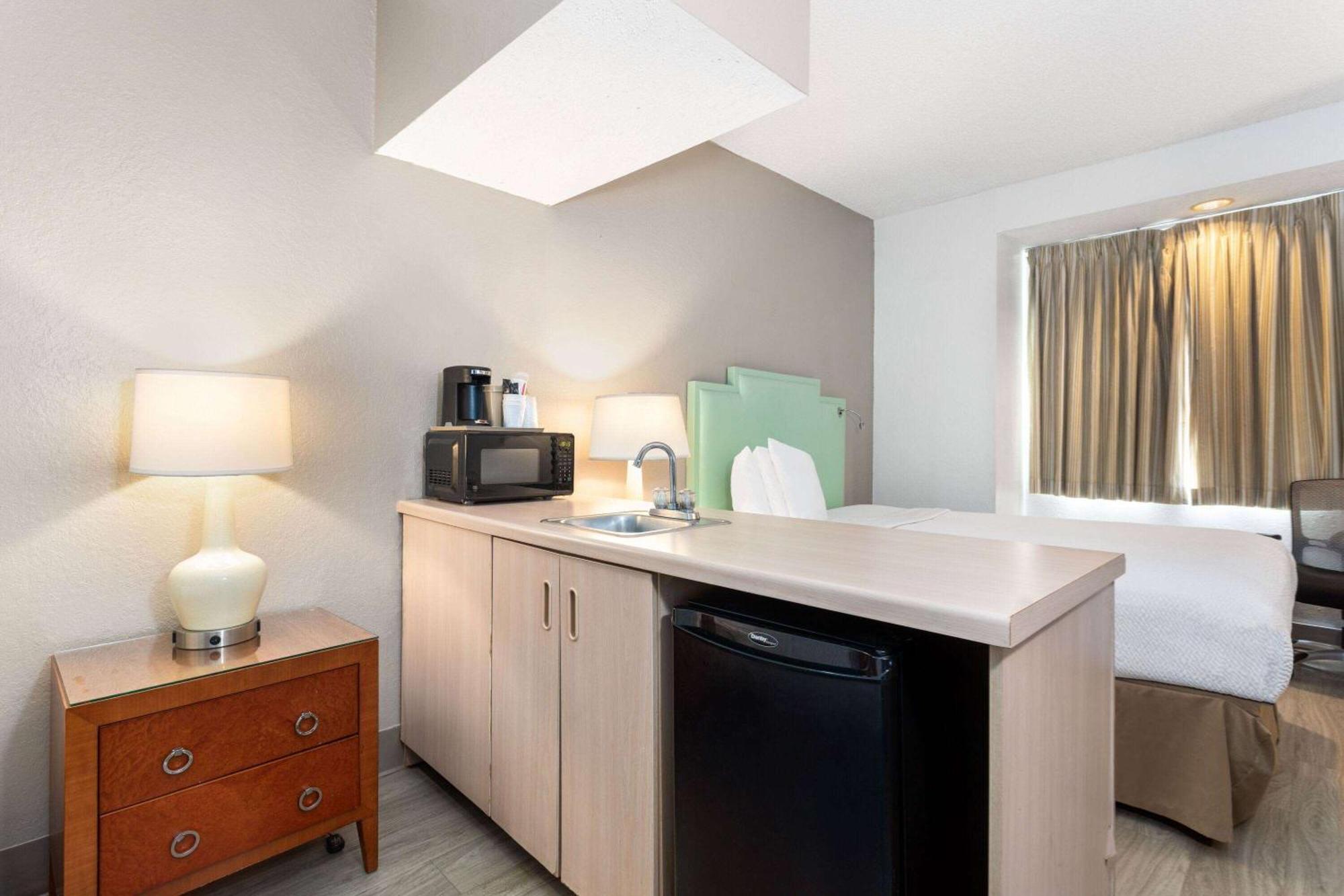Baymont By Wyndham Orlando-International Dr-Universal Blvd Esterno foto